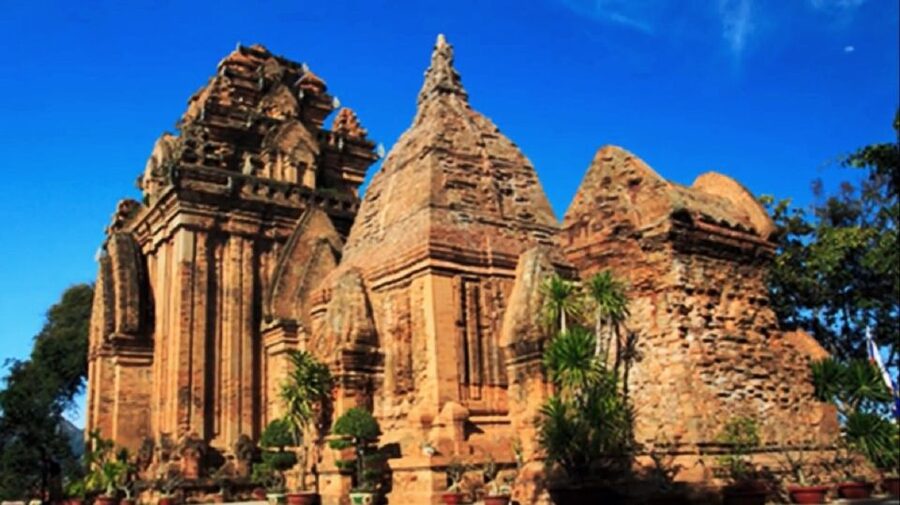 Nha Trang: Hot Spring and Mud Spa Package Half-Day Tour - What the guide and transport add