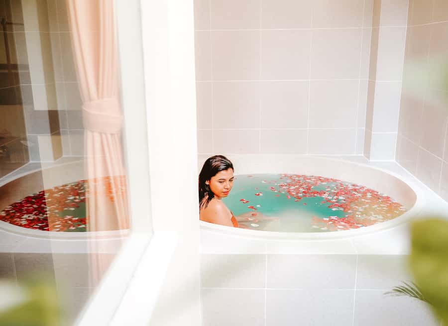 Nusa Dua: Traditional Lulur Massage & Spa Treatment - The first five minutes: Thalasso foot wash and massage