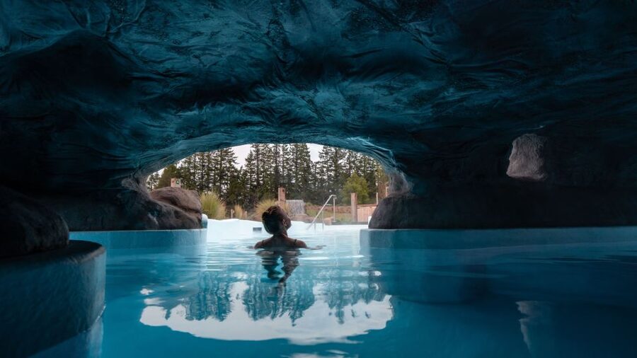 Ōpuke Thermal Pools: Adults-Only Entry with Swim Up Bar - The swim-up bar and food