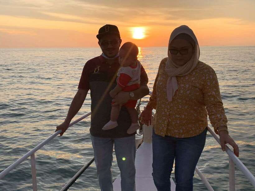Port Dickson: Dragon Sunset Cruise with Salt Water Jacuzzi - The 6 pm departure and safety briefing