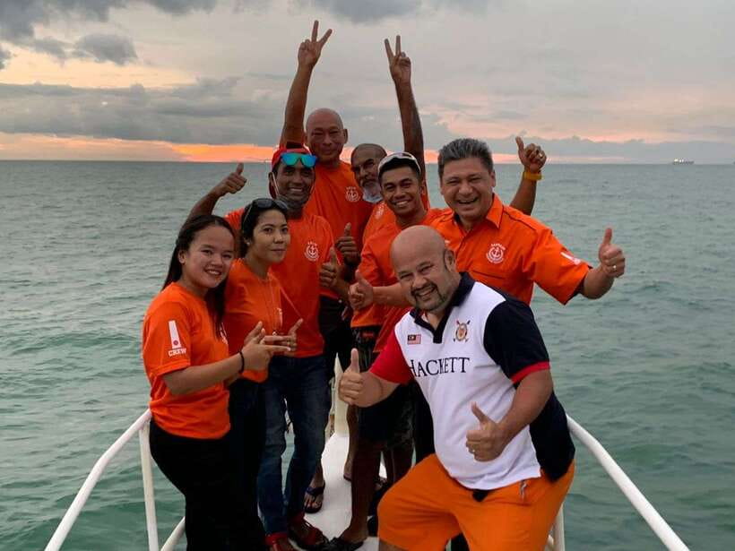 Port Dickson: Dragon Sunset Cruise with Salt Water Jacuzzi - Arriving at PD World Marina before 6 pm