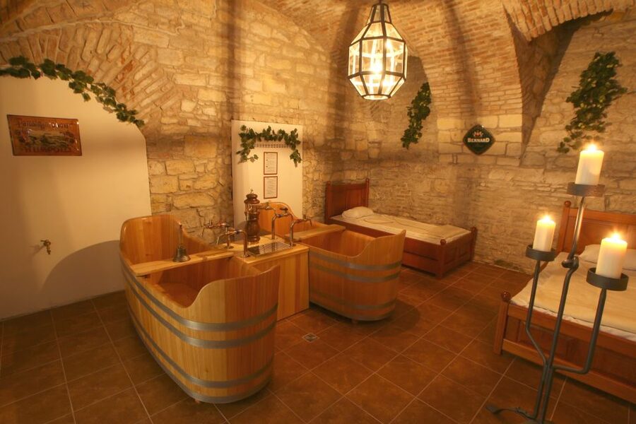Prague: Bernard Beer Spa with Beer and Massage Option - The private beer bath for two