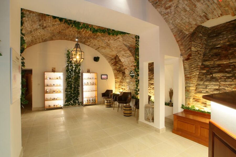 Prague: Bernard Beer Spa with Beer and Massage Option - Unlimited Bernard beer from the tap