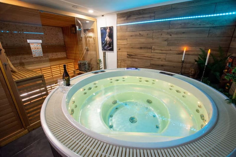 Prague: Modern Private Spa with Jacuzzi and/or Sauna - Key points to know before booking
