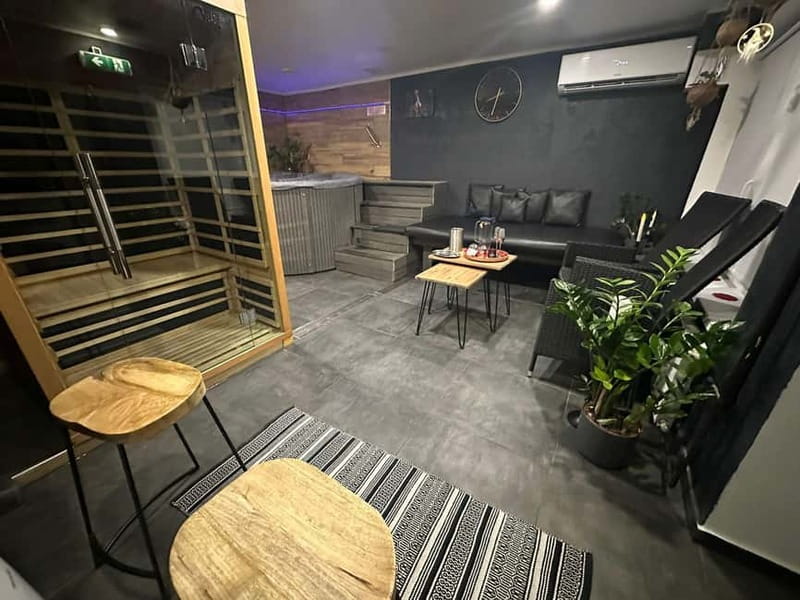 Prague: Modern Private Spa with Jacuzzi and/or Sauna - What your two hours look like