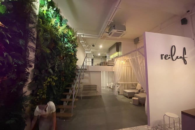 Rest And Relax Massage - Traditional Thai Massage In Bangkok / Sukhumvit - Why the fully clothed format helps