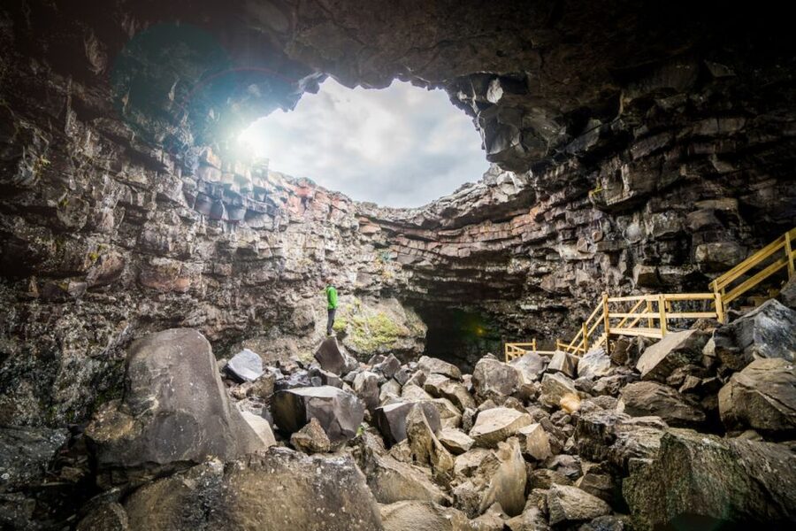 Reykjavik: Lava Cave, Hot Springs, Horses & Waterfalls Tour - Deildartunguhver, Iceland’s powerful hot spring