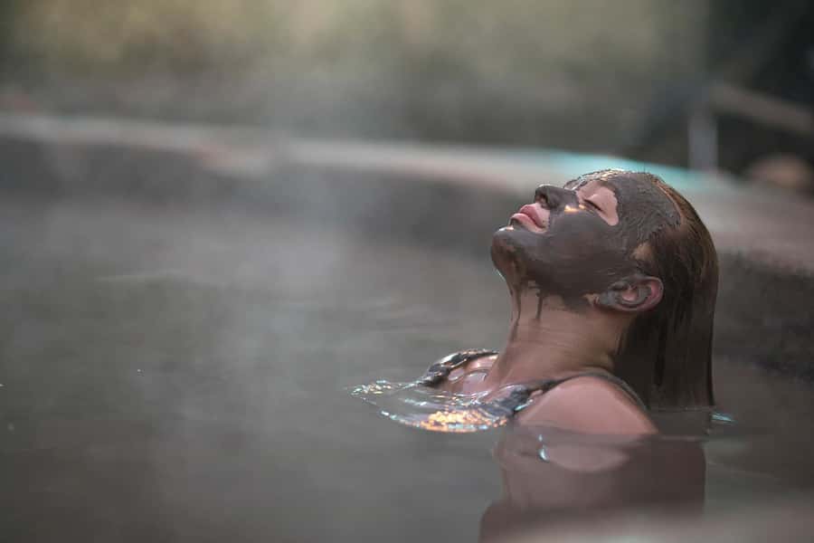 Rotorua: Hells Gate Outdoor Mud Bath & Spa Experience - Staff, shuttle, and practical timing