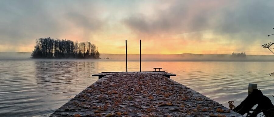 Rovaniemi: Traditional Sauna and Ice Swimming Experience - The river setting is the real bonus