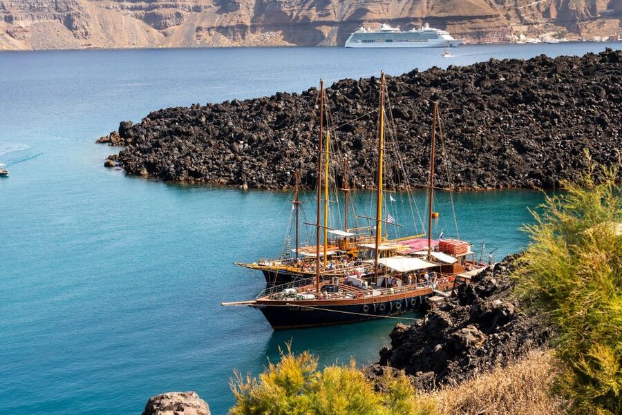 Santorini: Volcanic Islands Cruise with Hot Springs Visit - Why a caldera cruise is worth your time