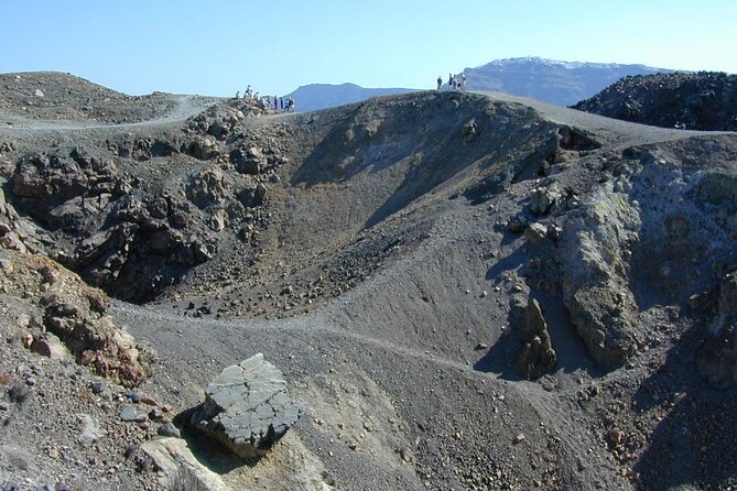 Santorini - Volcano and Hot springs Boat Trip with Bus Transfer - A compact boat trip with two very different stops
