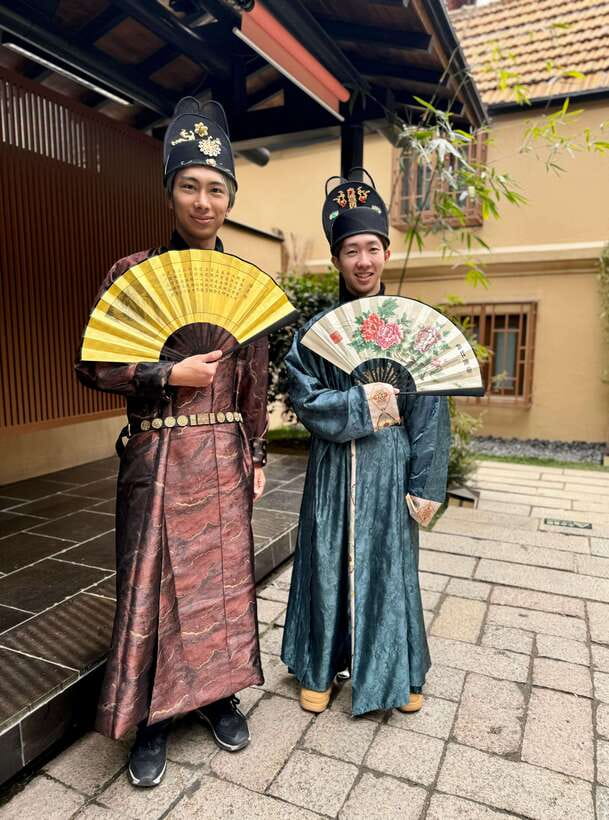 Shanghai Guided Royal Banquet Photo (Incl) with Massage Opt - Entering the royal banquet at Beijing West Road