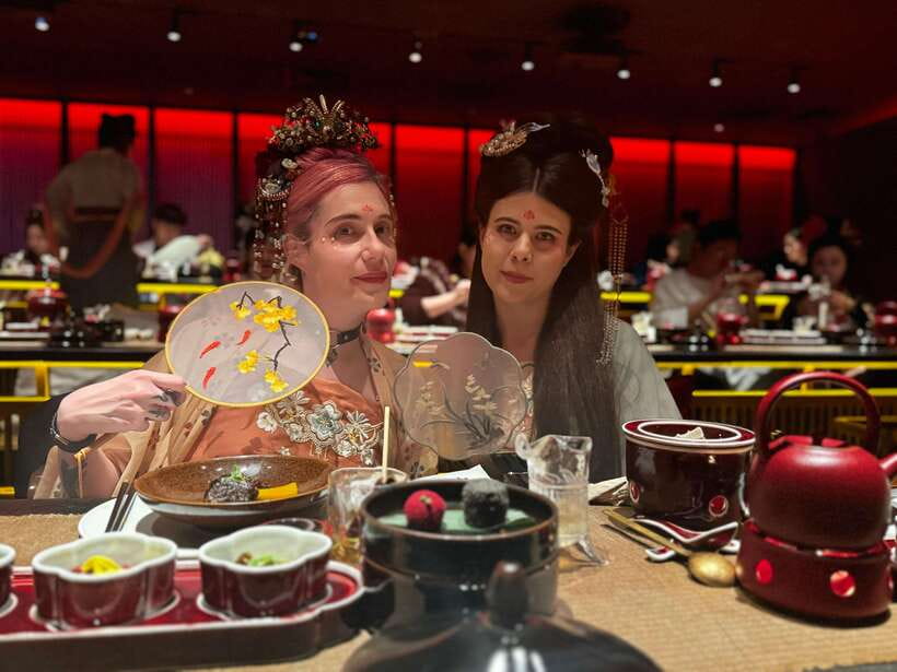 Shanghai Guided Royal Banquet Photo (Incl) with Massage Opt - Why the guide changes the experience