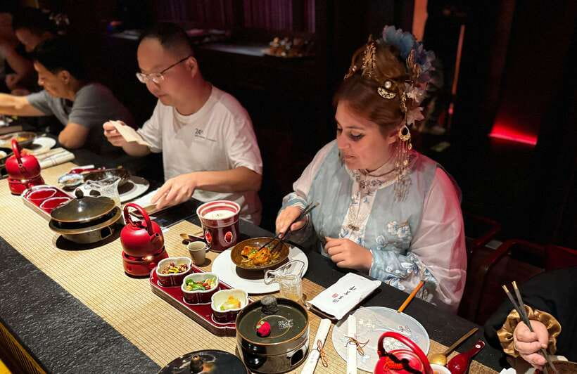 Shanghai Guided Royal Banquet Photo (Incl) with Massage Opt - The real price and value