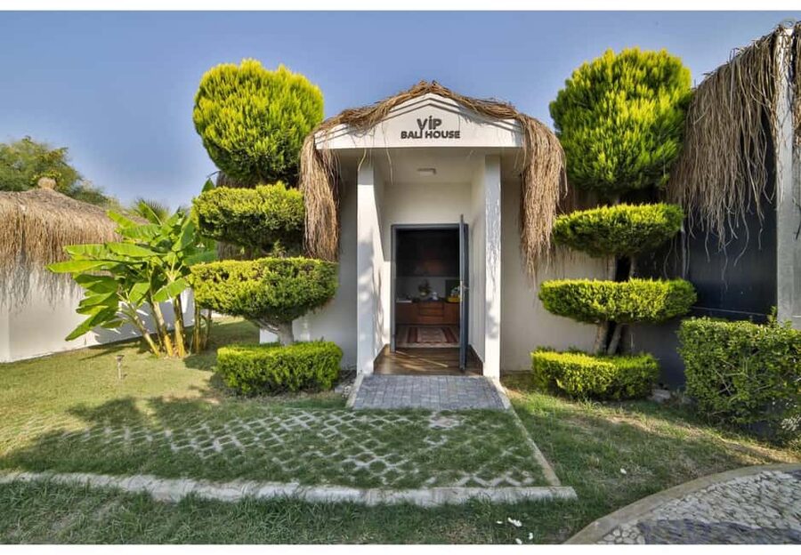 Side: Turkish Bath & Wellness Complex Entry & Treatments - Key points at a glance