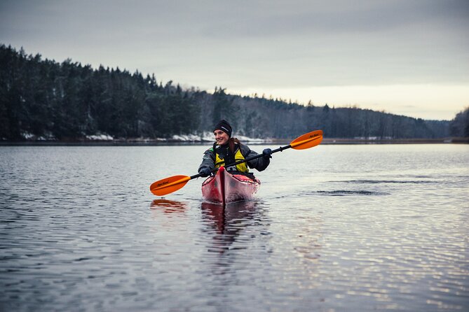 Stockholm: Winter Kayaking, Swedish Fika and hot Sauna Experience - Fika, fire, and a warm drink