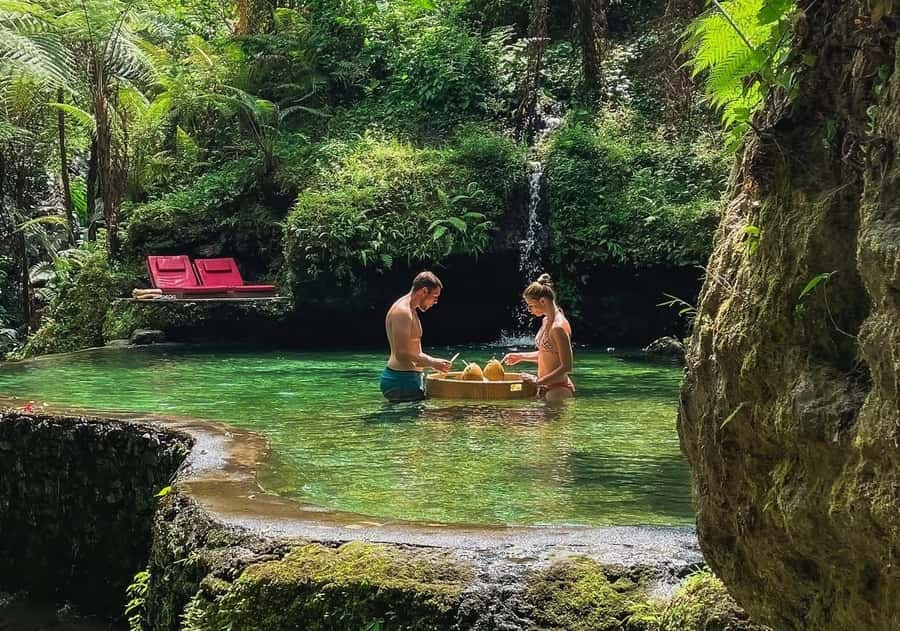 Ubud: Floating Breakfast, Jungle Swing & Spa Romantic Tour - Guides, driving, and the value of private service