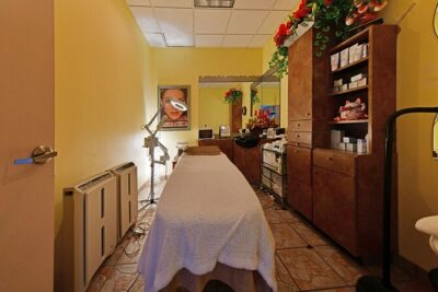VIP 90-Minute Reflexology & Hot Stone Massage Combo
