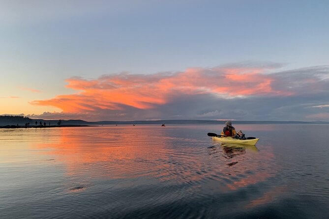 Yellowstone Lake & Hot Springs / 3 Hour Morning or Twilight Tour - Morning calm or twilight color