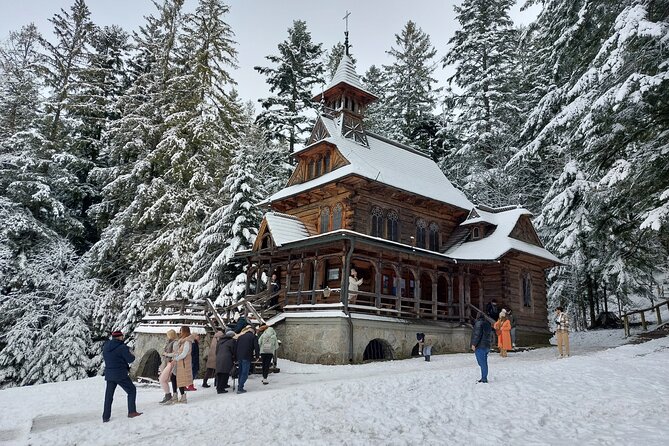 Zakopane Guied Tour: Cable Car, Local Spirits & Thermal Baths - Krupówki Street and a practical lunch break